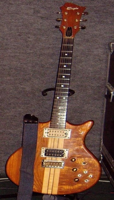 Guitare électrique en bois